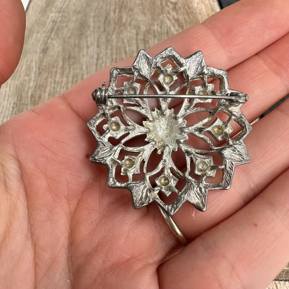 Vintage Jewelry Silver Tone Flower Brooch Pin